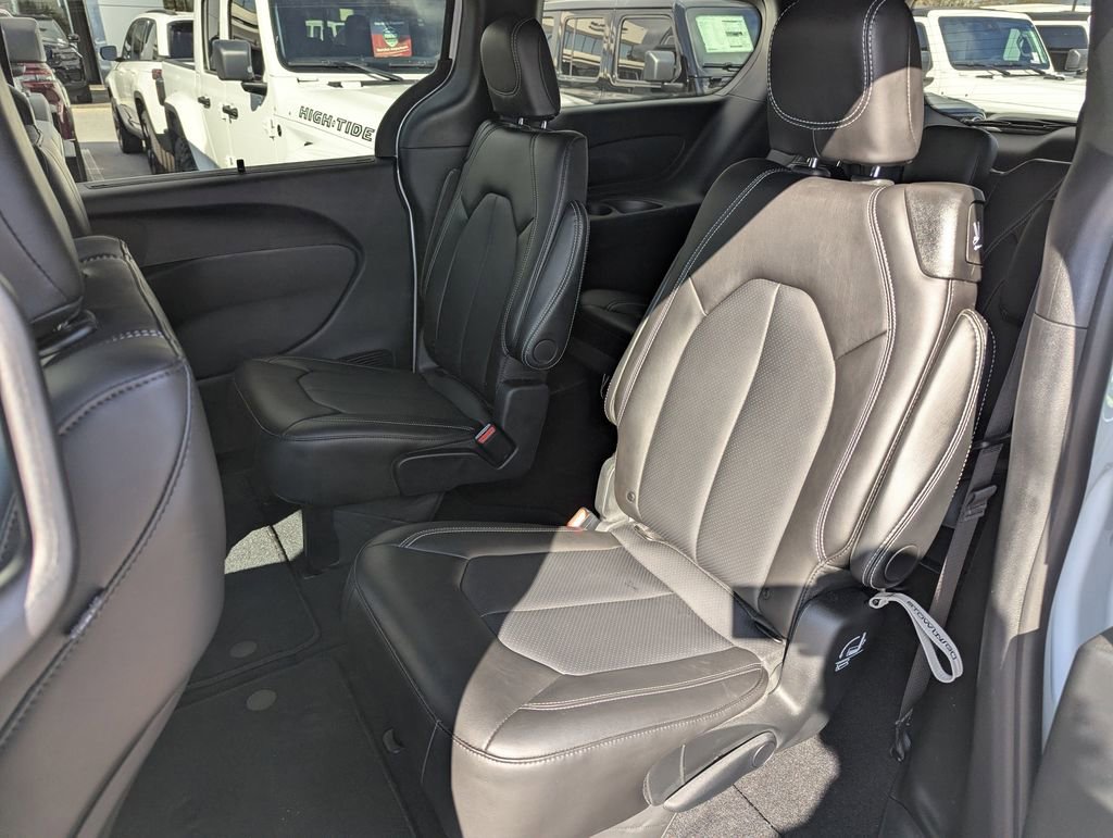 New 2026 Chrysler Pacifica Select FWD image 27