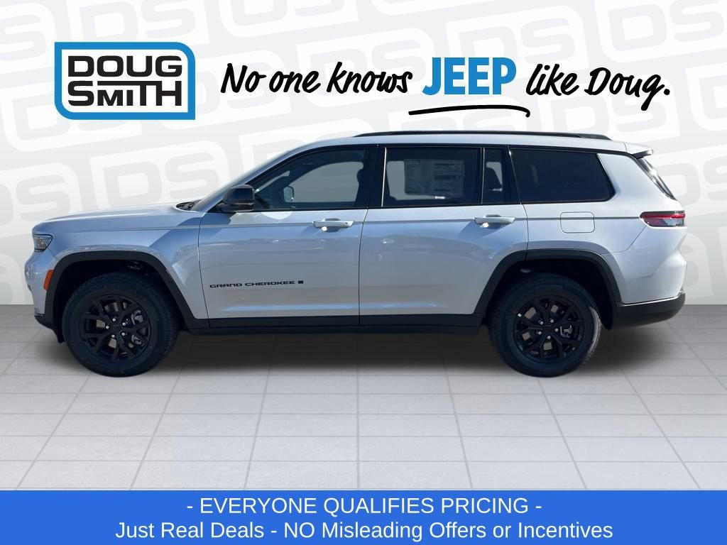 New 2025 Jeep Grand Cherokee L Laredo image 3
