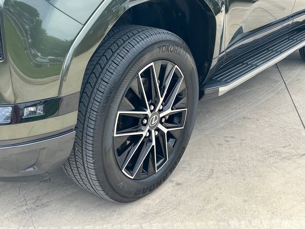 Used 2025 Lexus GX 550 AWD/4WD image 9