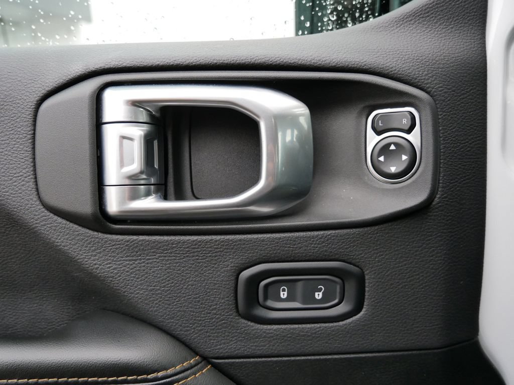 Used 2024 Jeep Wrangler Unlimited Sahara AWD/4WD image 13