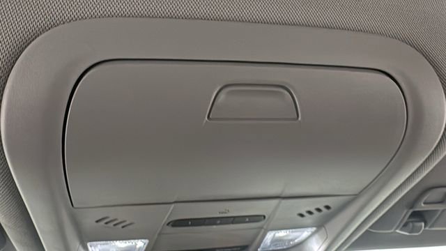 Used 2024 GMC Terrain SLT image 31