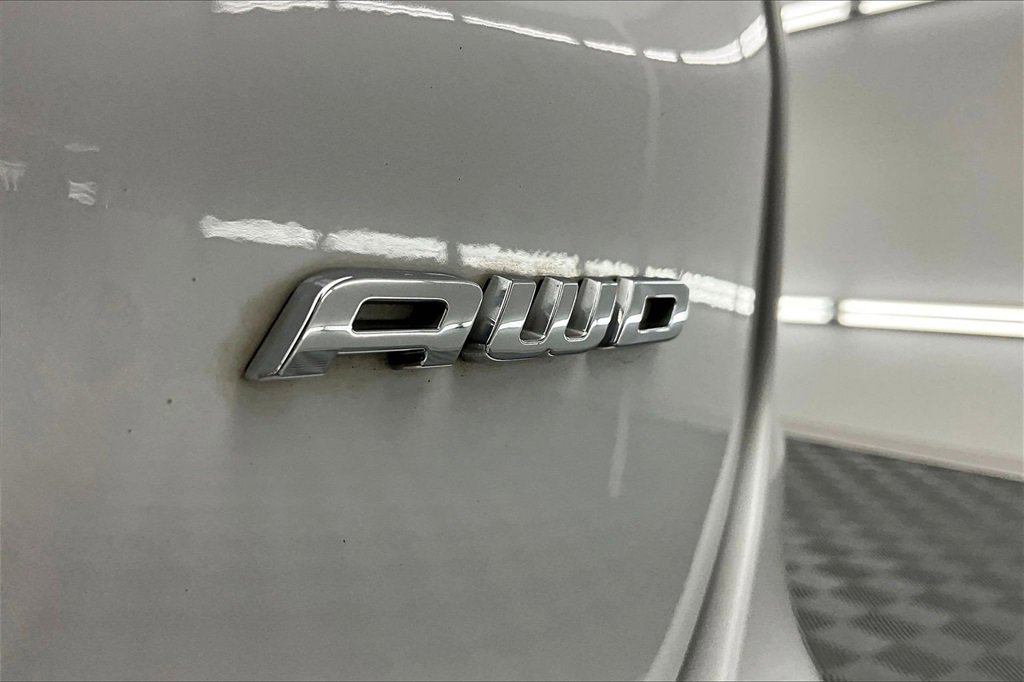 Used 2024 Ford Edge SE image 8