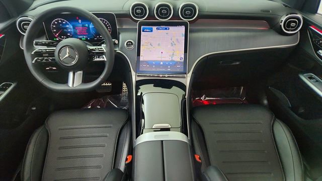 Used 2025 Mercedes-Benz GLC 350e 4MATIC image 21
