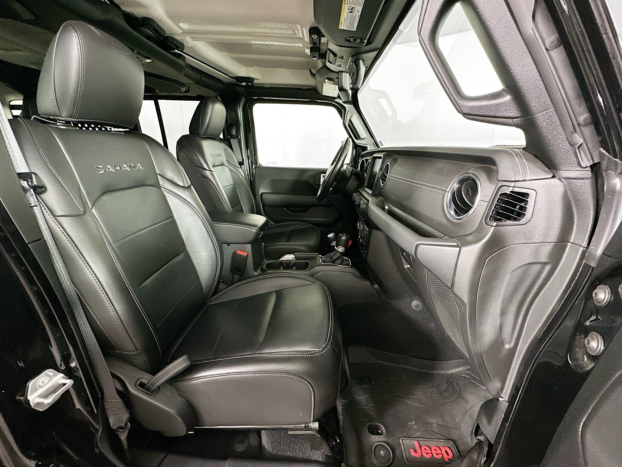 Used 2023 Jeep Wrangler Sahara w/ Cold Weather Group AWD/4WD image 29