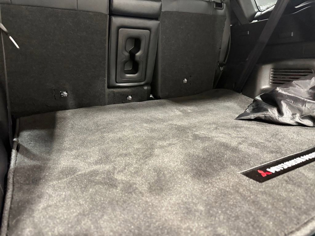 Used 2023 Mitsubishi Outlander SE image 6