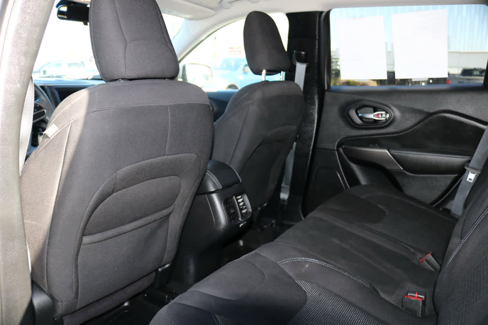 Used 2020 Jeep Cherokee Latitude AWD/4WD image 29