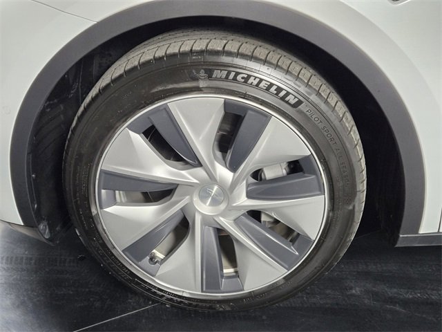 Used 2020 Tesla Model Y Long Range image 12