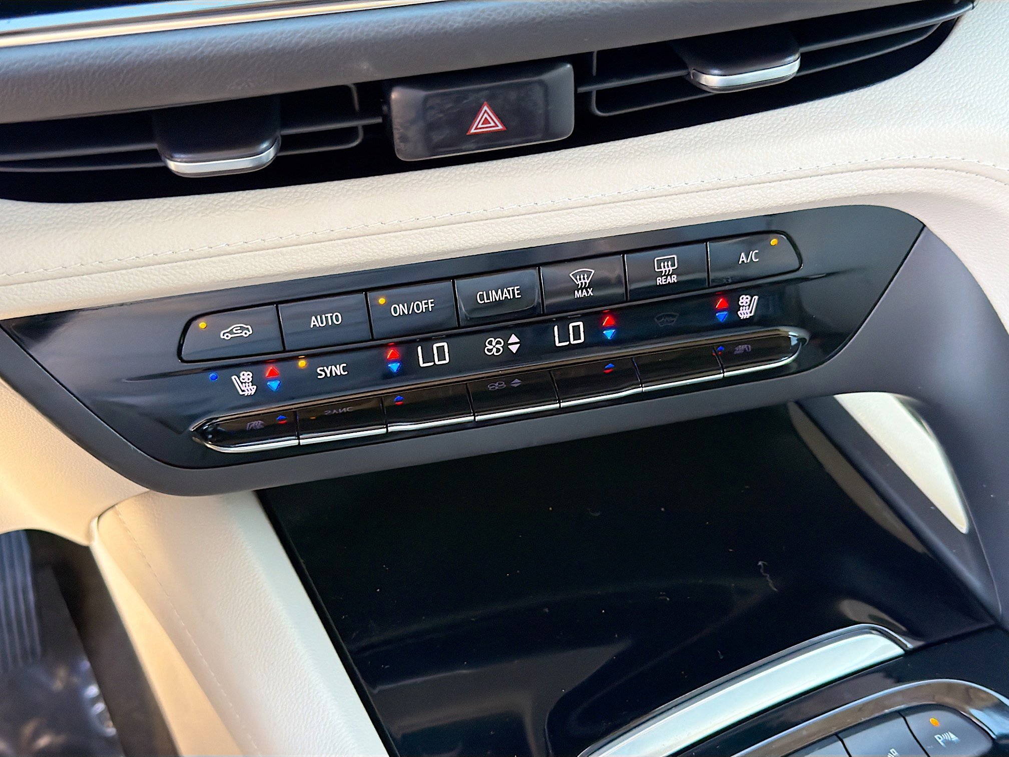 Used 2023 Buick Envision Avenir image 35