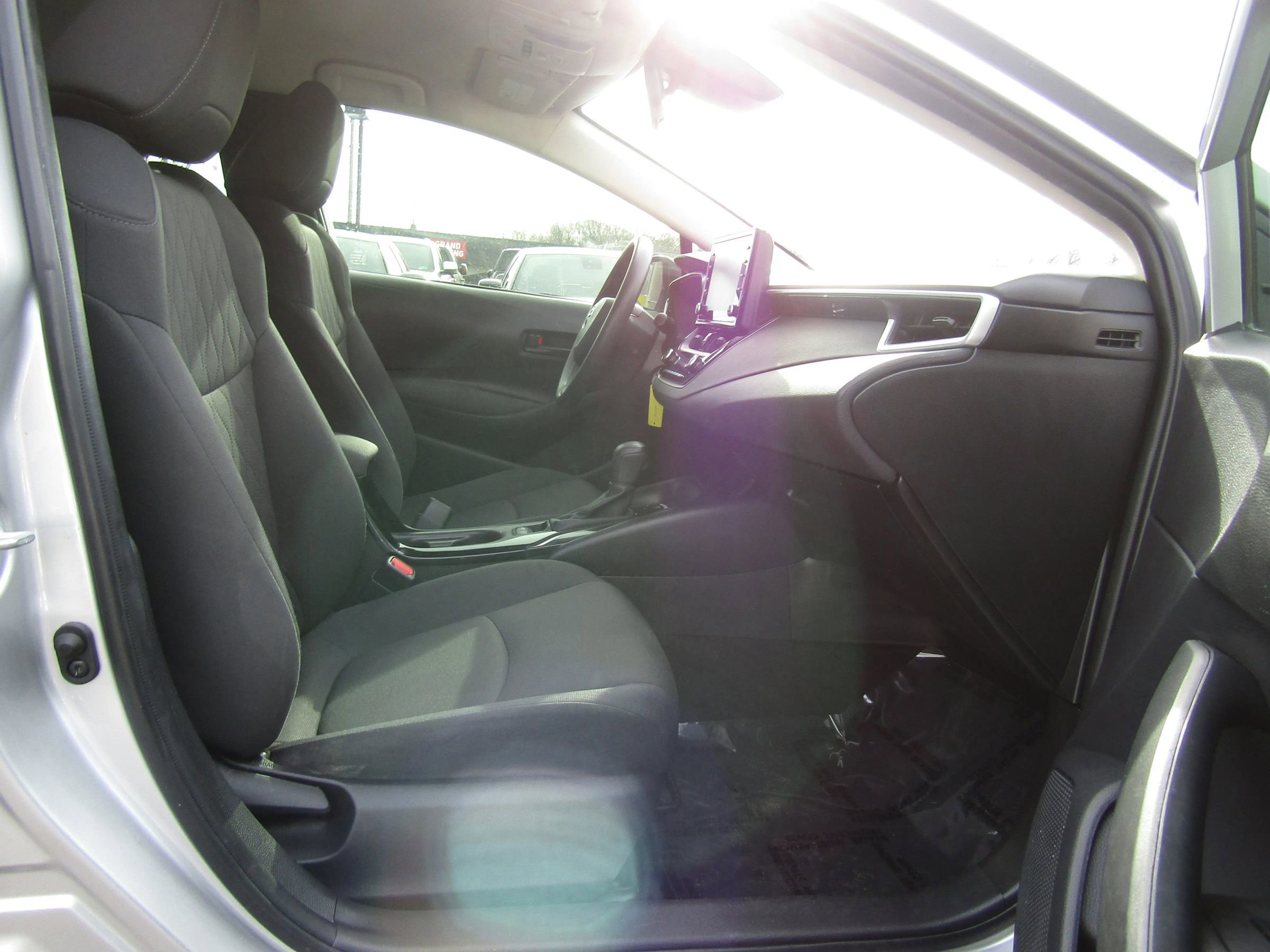 Used 2022 Toyota Corolla LE image 12