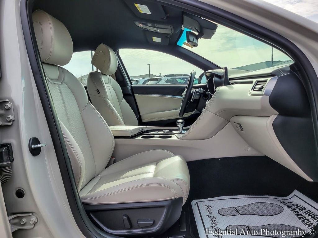 Used 2024 Genesis G70 2.5T image 33