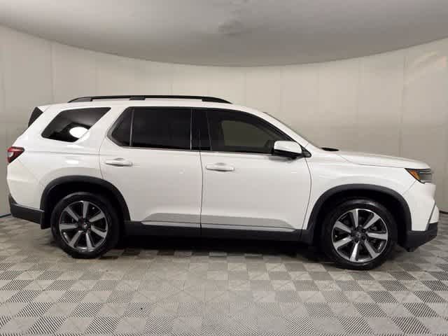 Used 2025 Honda Pilot Touring image 5