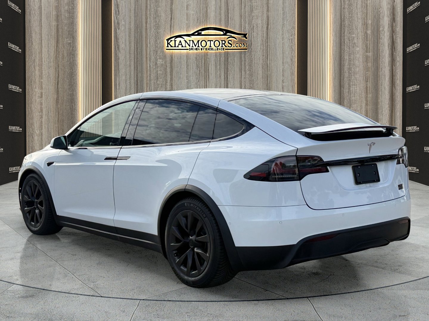 Used 2022 Tesla Model X Plaid image 9