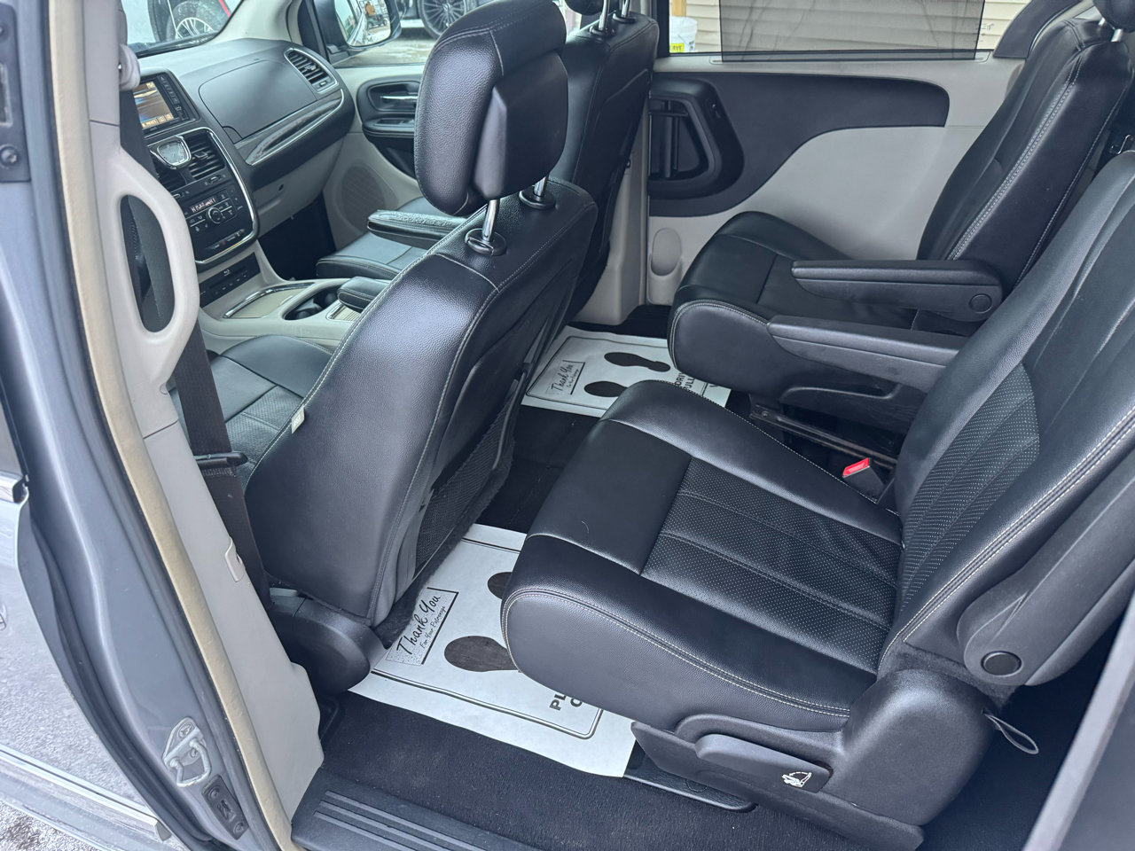 Used 2015 Chrysler Town & Country Touring w/ Driver Convenience Group image 10