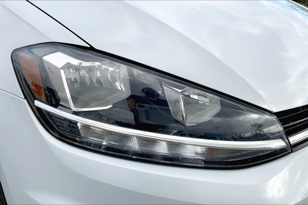 Used 2019 Volkswagen Golf SE image 27