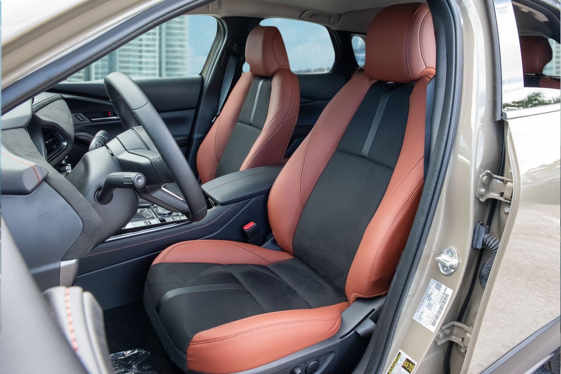 New 2024 MAZDA CX-30 Carbon image 5