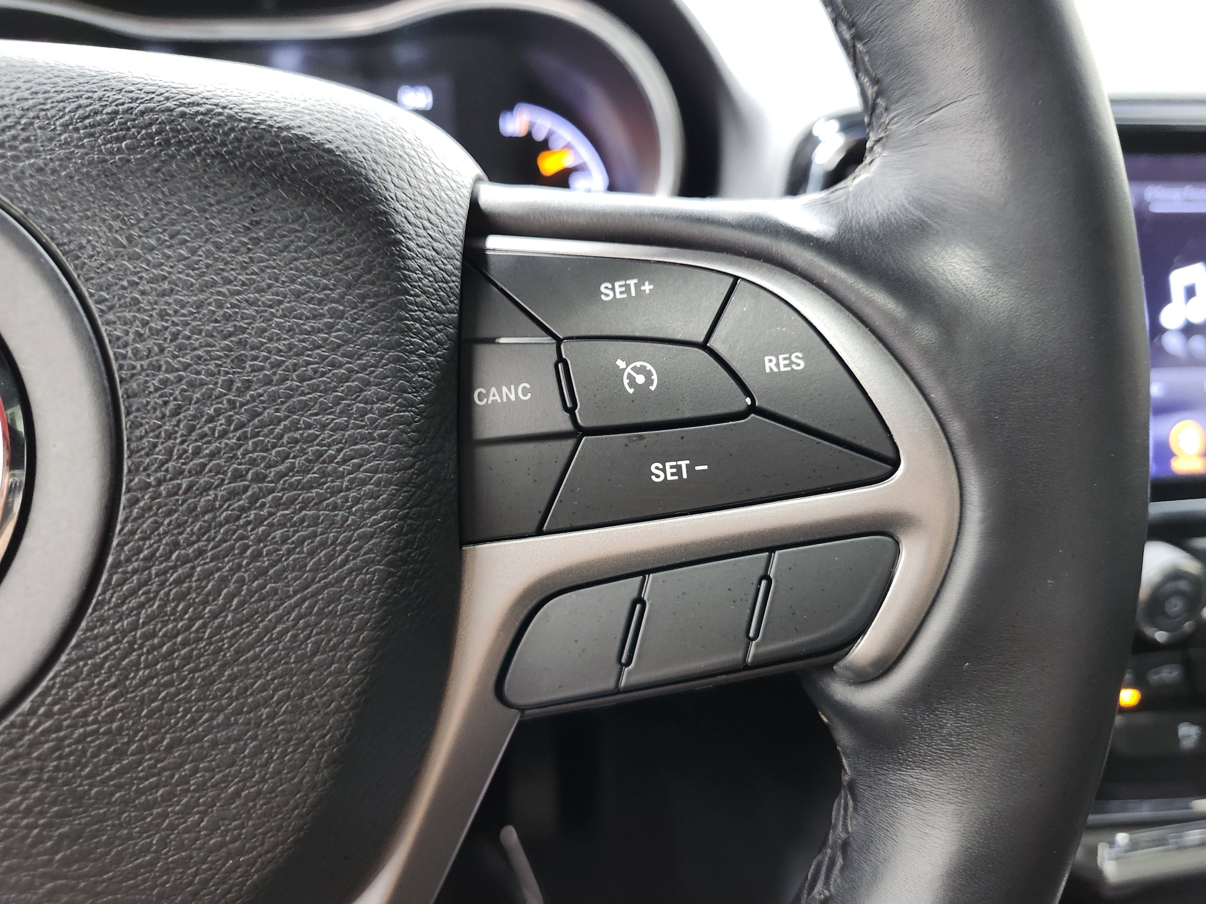 Used 2019 Jeep Grand Cherokee Altitude image 36