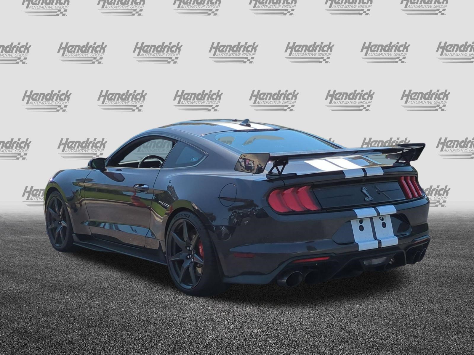 Used 2022 Ford Mustang Shelby GT500 w/ Carbon Fiber Track Pack RWD image 8