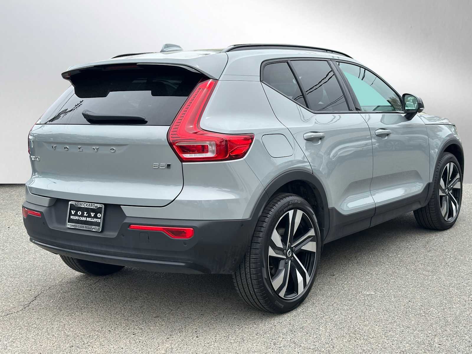 Used 2026 Volvo XC40 B5 Ultra w/ Climate Package AWD/4WD image 3