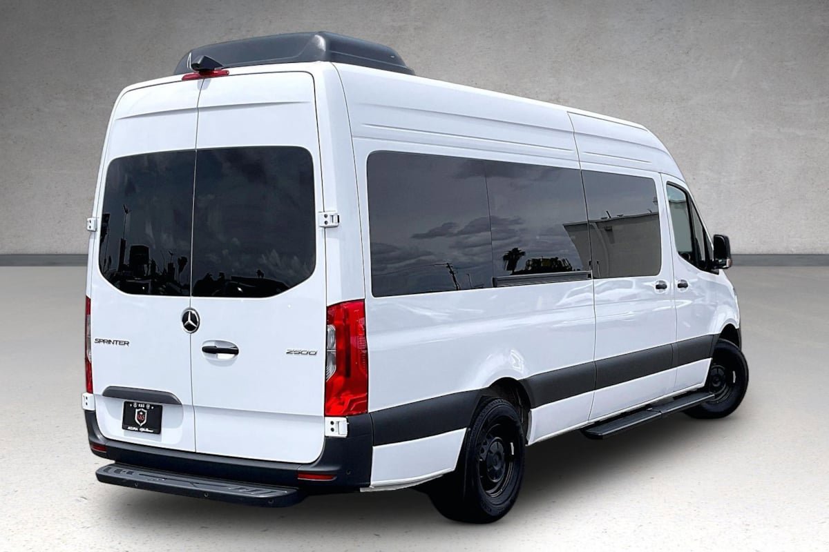 Used 2024 Mercedes-Benz Sprinter 2500 image 34