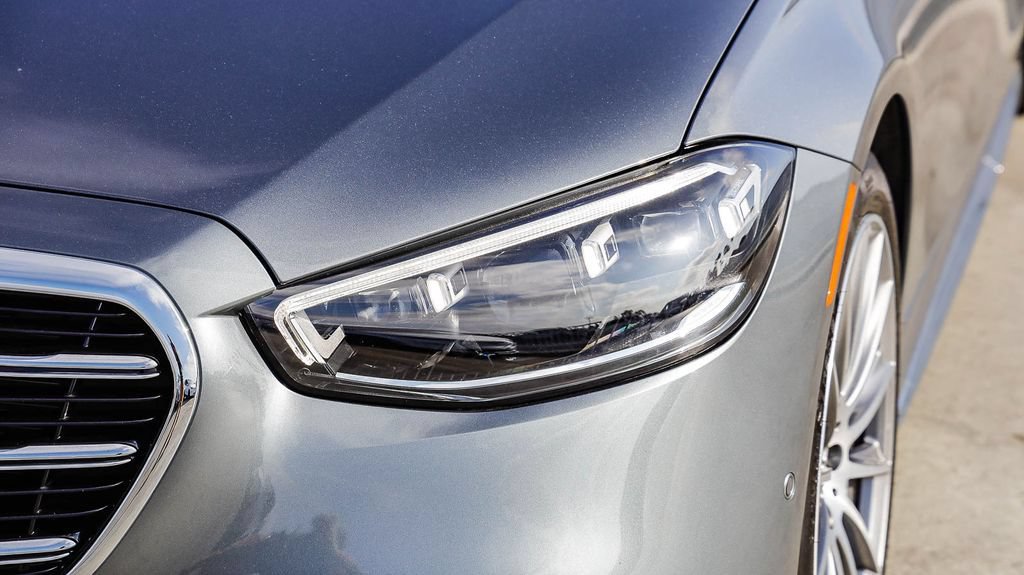 Used 2025 Mercedes-Benz S 580 4MATIC Sedan image 5