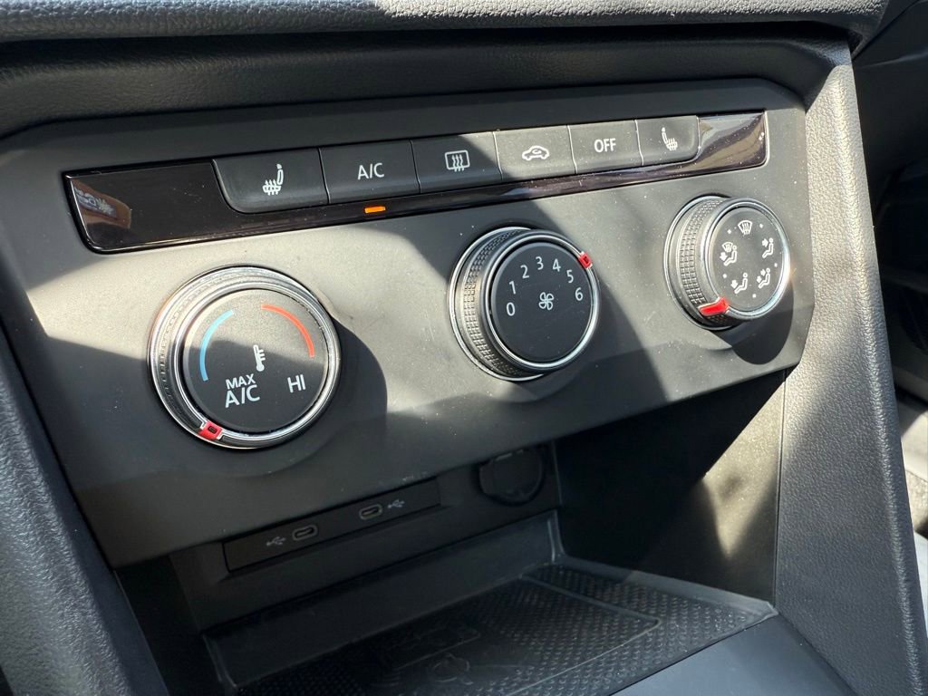 Used 2022 Volkswagen Taos SE image 12