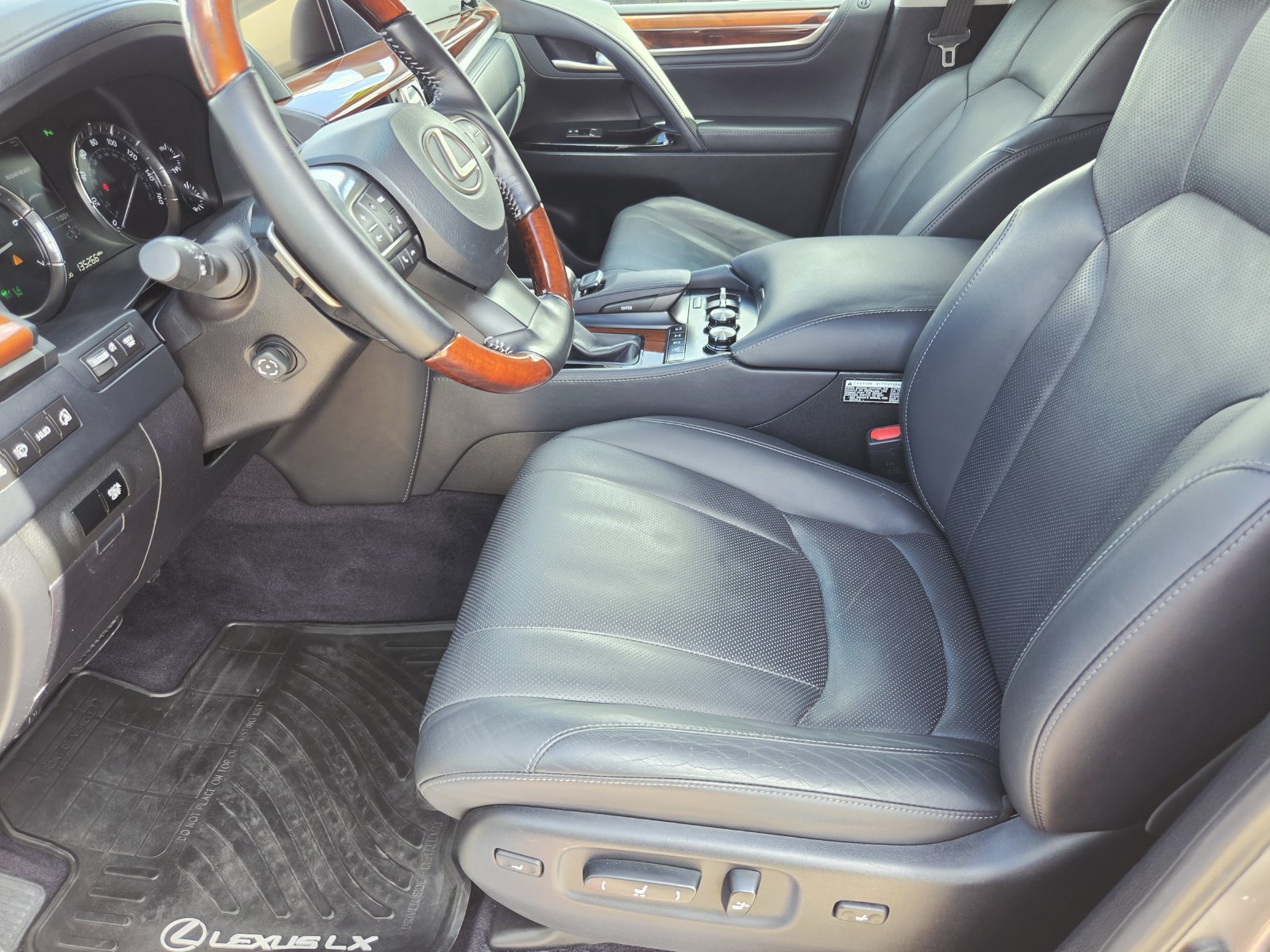 Used 2017 Lexus LX 570 4WD w/ Luxury Package image 12