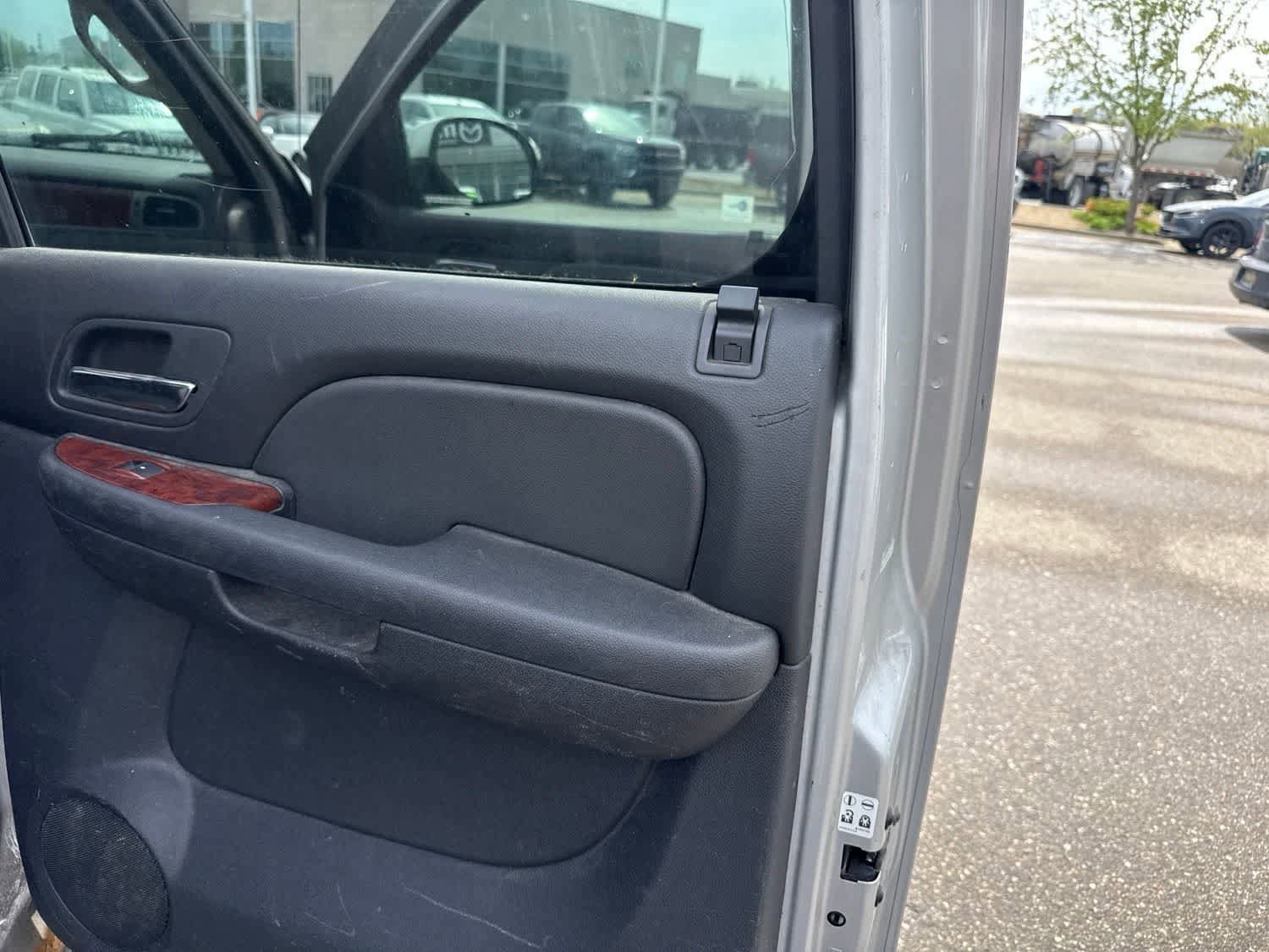 Used 2010 Chevrolet Avalanche LT AWD/4WD image 26