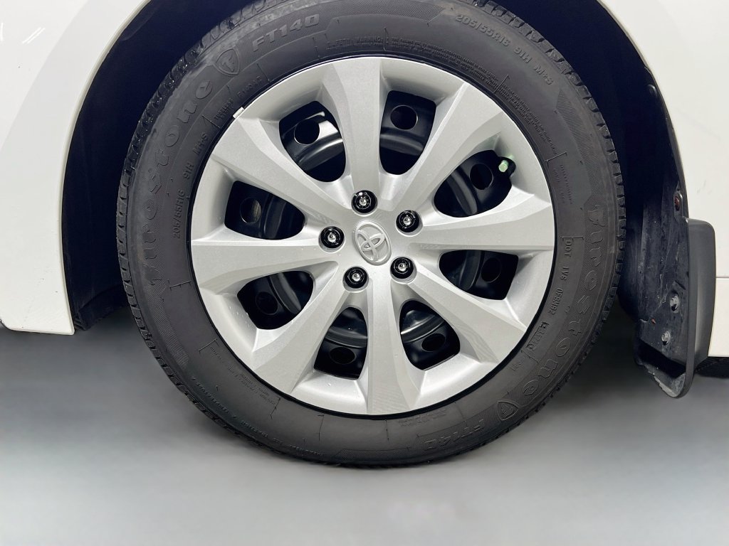 Used 2025 Toyota Corolla LE FWD image 11