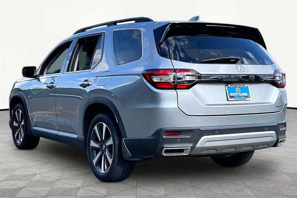 Certified 2025 Honda Pilot Touring image 4