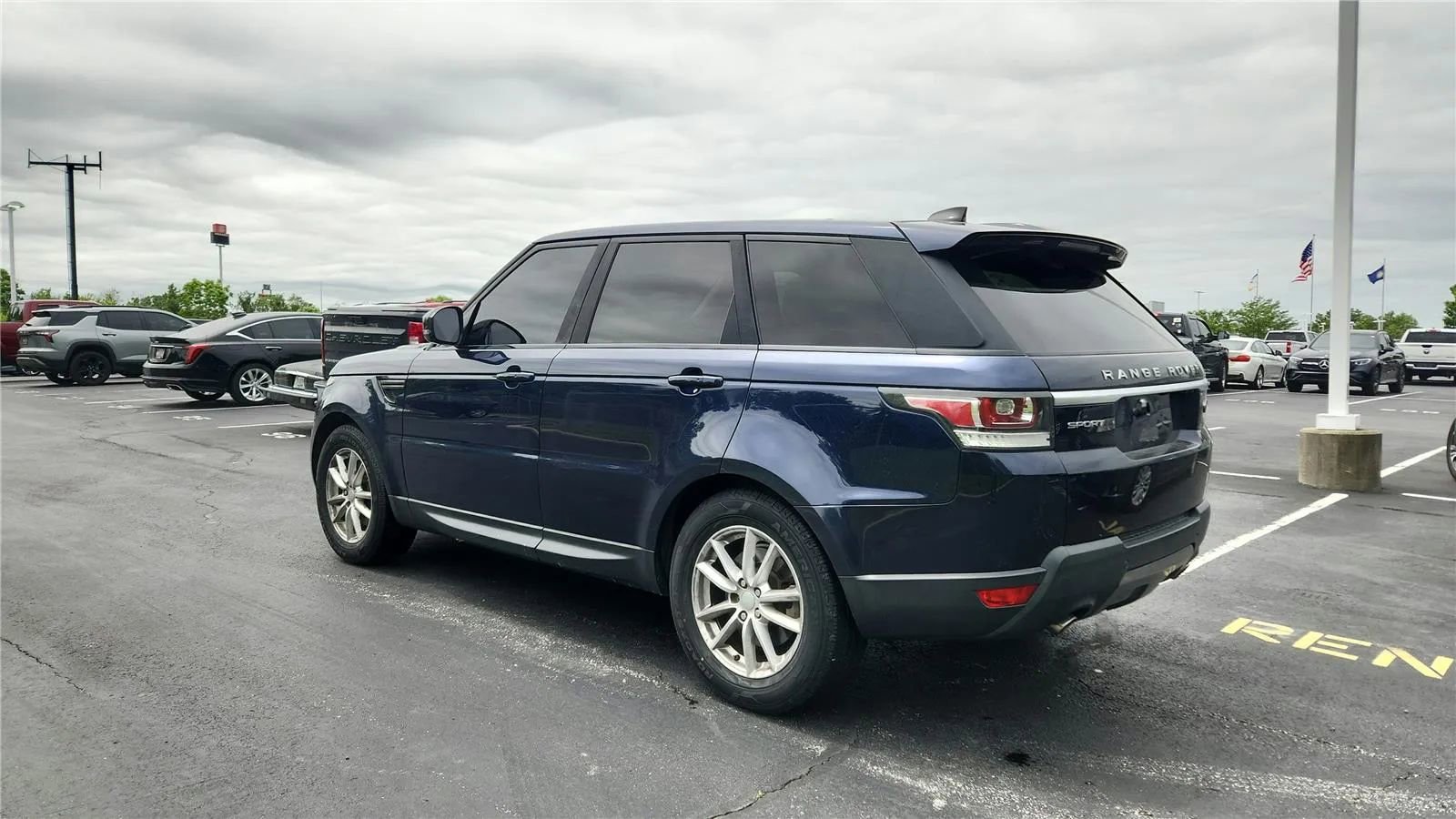 Used 2017 Land Rover Range Rover Sport SE AWD/4WD image 6