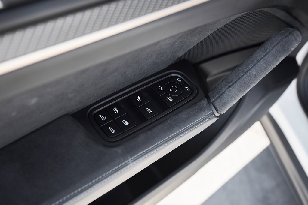 Used 2024 Porsche Cayenne Turbo GT image 35