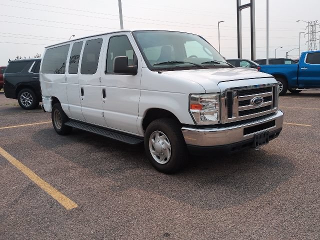 Used 2013 Ford E-150 and Econoline 150 Wagon RWD image 3