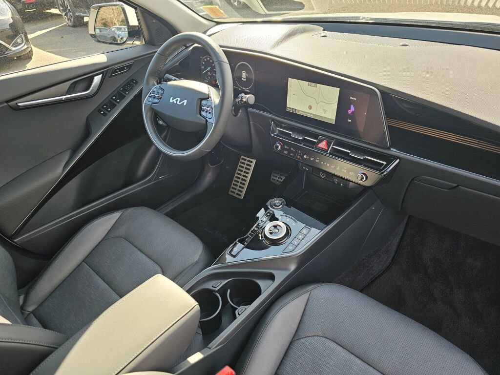 Certified 2023 Kia Niro Wave w/ Wave Preserve Package image 31
