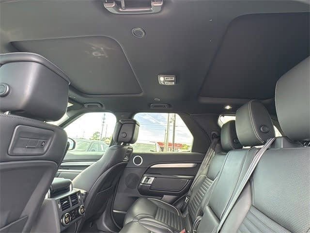 Used 2023 Land Rover Discovery HSE R-Dynamic AWD/4WD image 15