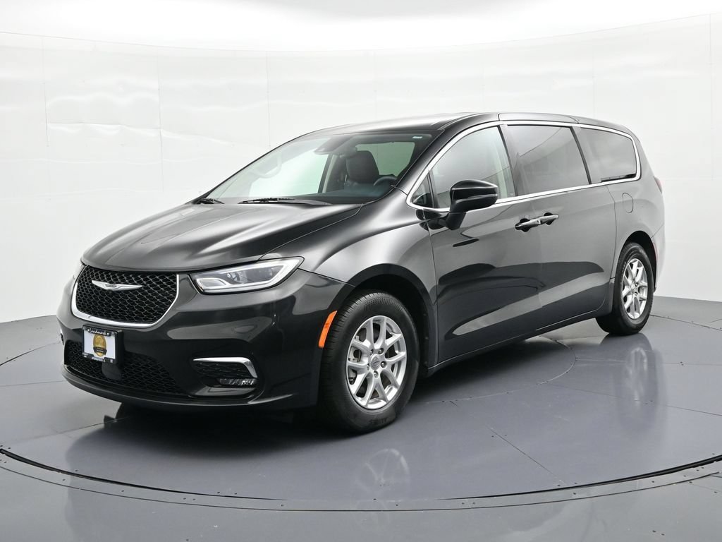 Used 2023 Chrysler Pacifica Touring-L FWD image 1