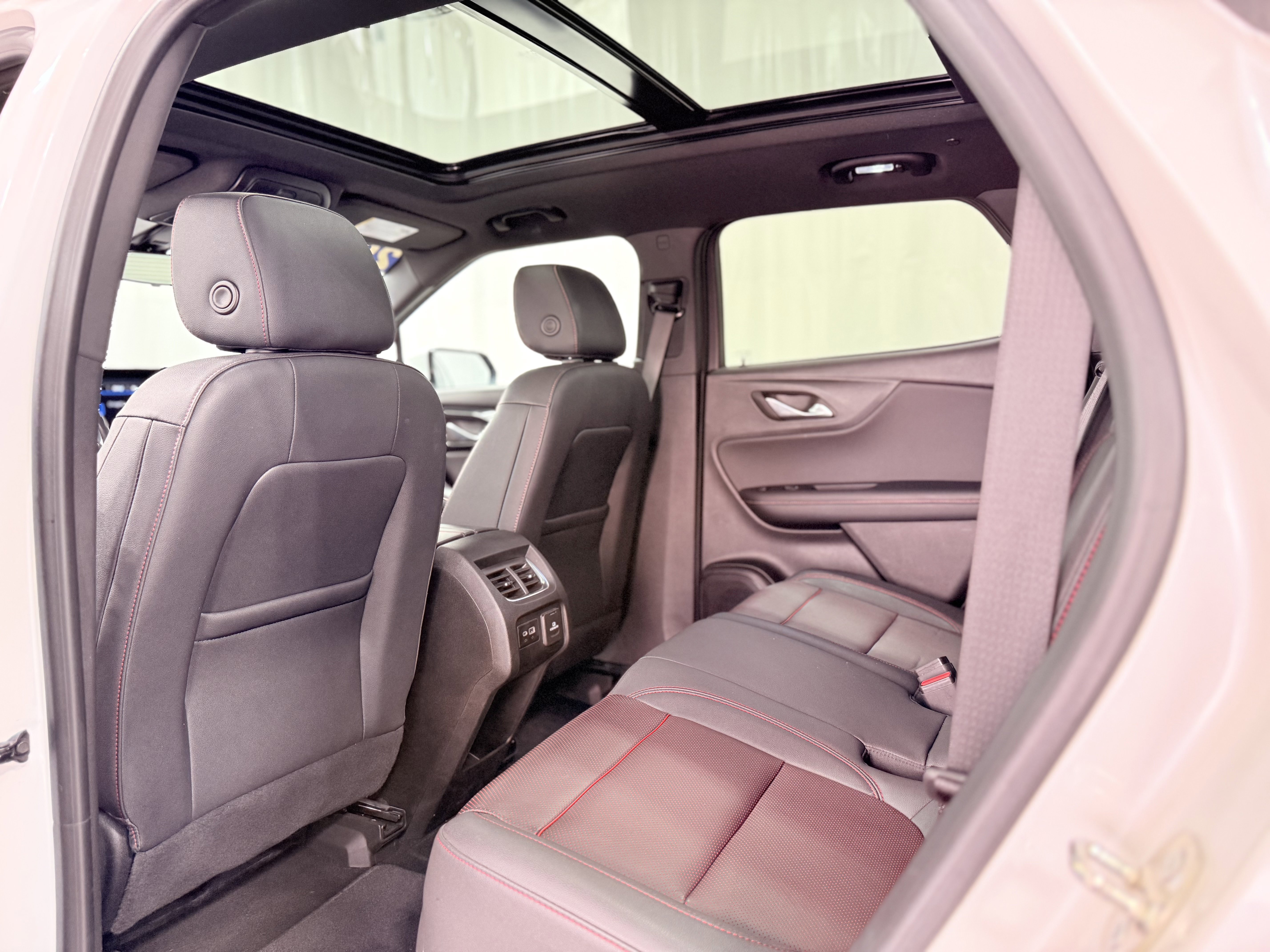 Certified 2023 Chevrolet Blazer RS w/ Driver Confidence II Package image 28