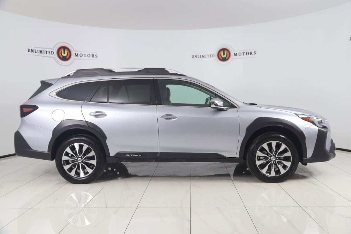 Used 2025 Subaru Outback Touring XT image 2