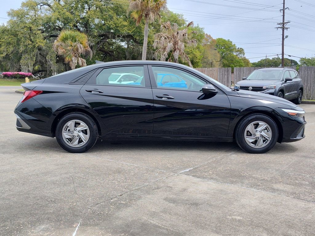 Used 2025 Hyundai Elantra SE image 11