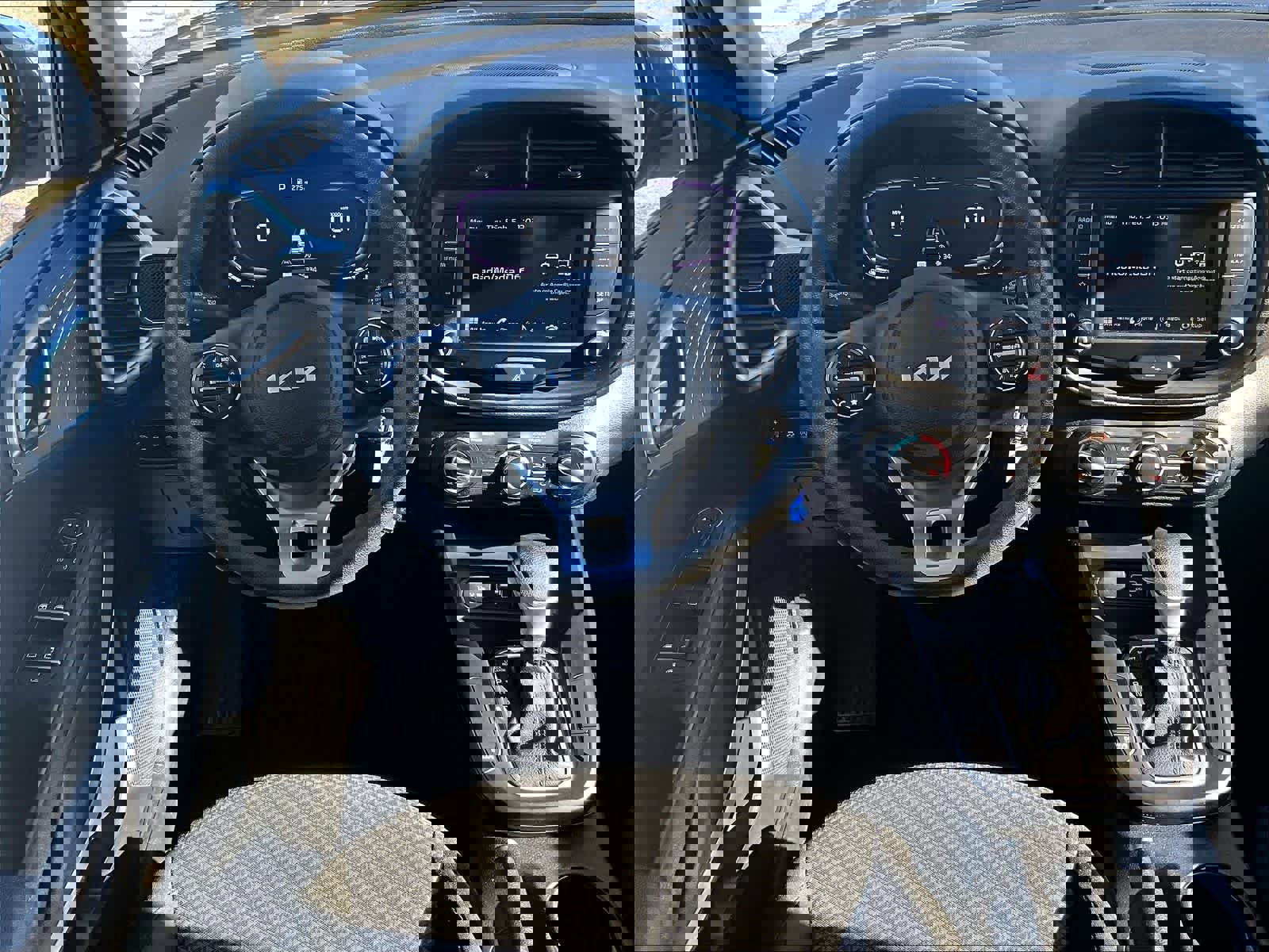 Used 2023 Kia Soul LX w/ LX Technology Package image 17