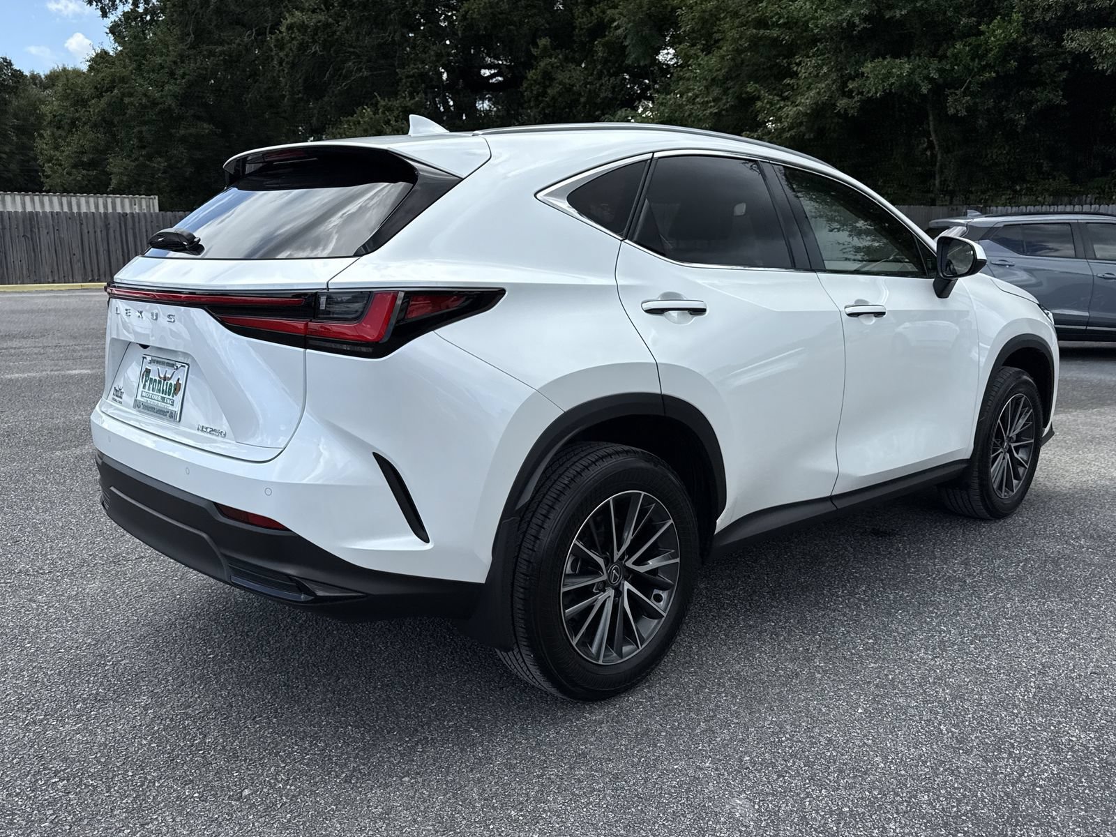 Used 2025 Lexus NX 250 FWD w/ Towing Package (2000 Lbs) image 5