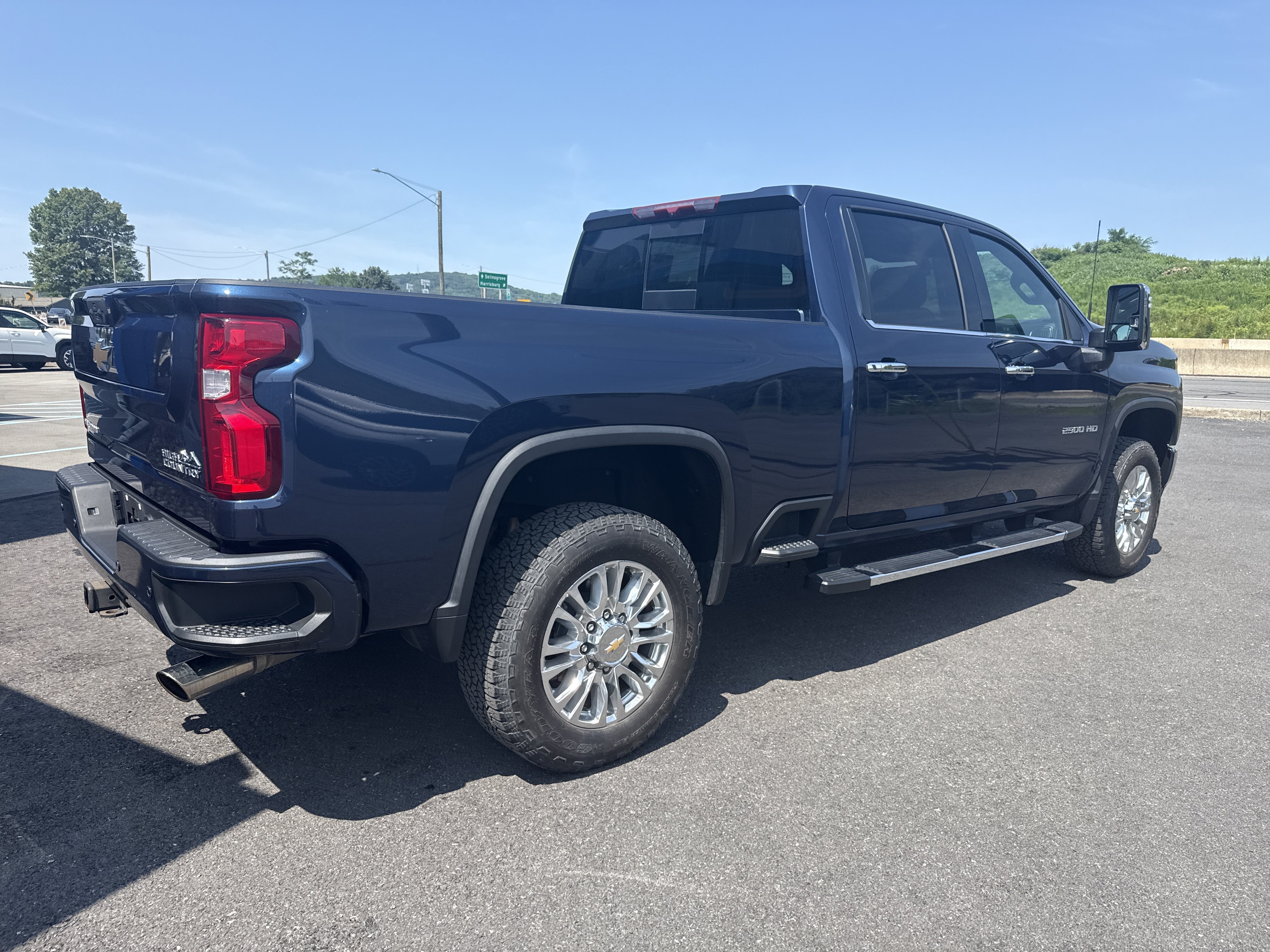 Used 2022 Chevrolet Silverado 2500 High Country AWD/4WD video 3