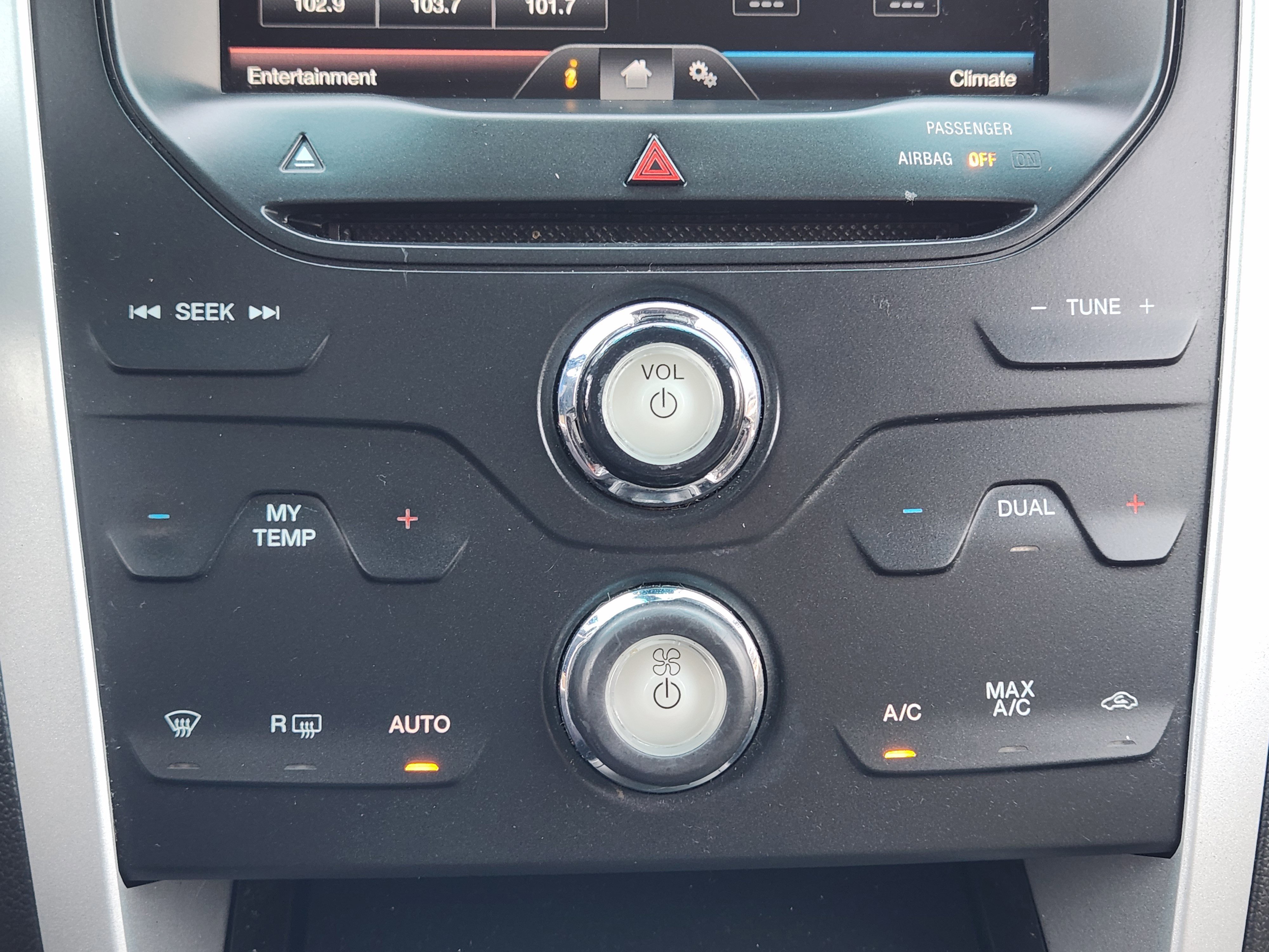 Used 2014 Ford Explorer XLT w/ Equipment Group 202A image 19