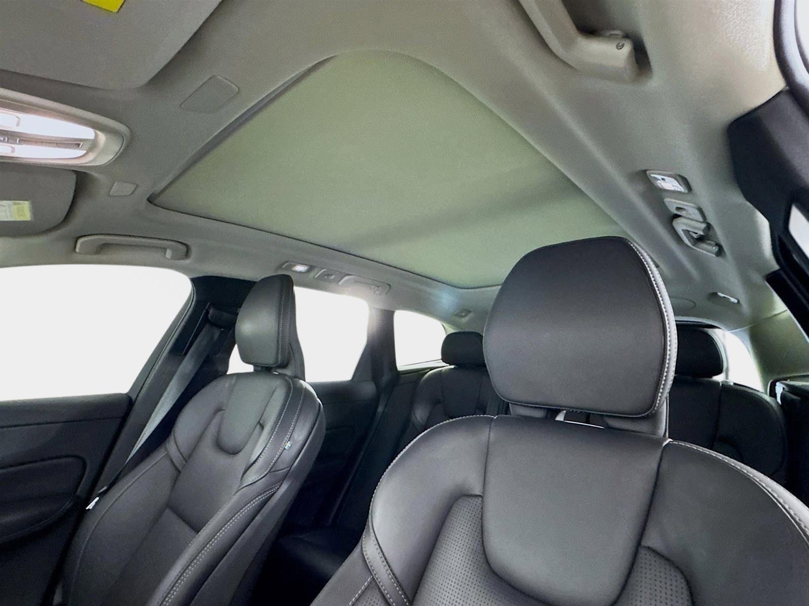 Used 2023 Volvo XC60 B5 Ultimate w/ Climate Package FWD image 15