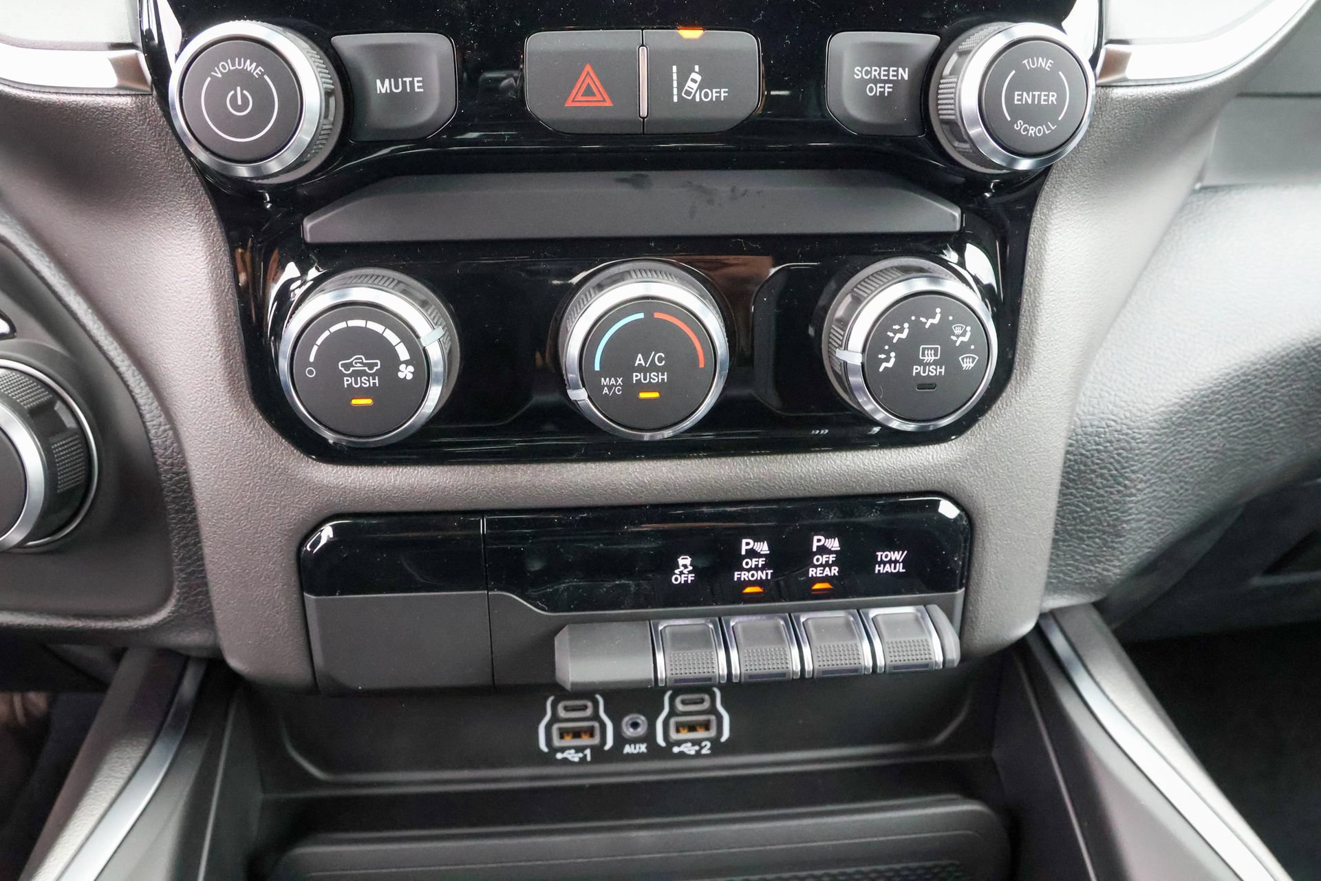 New 2026 RAM 1500 Express AWD/4WD image 19