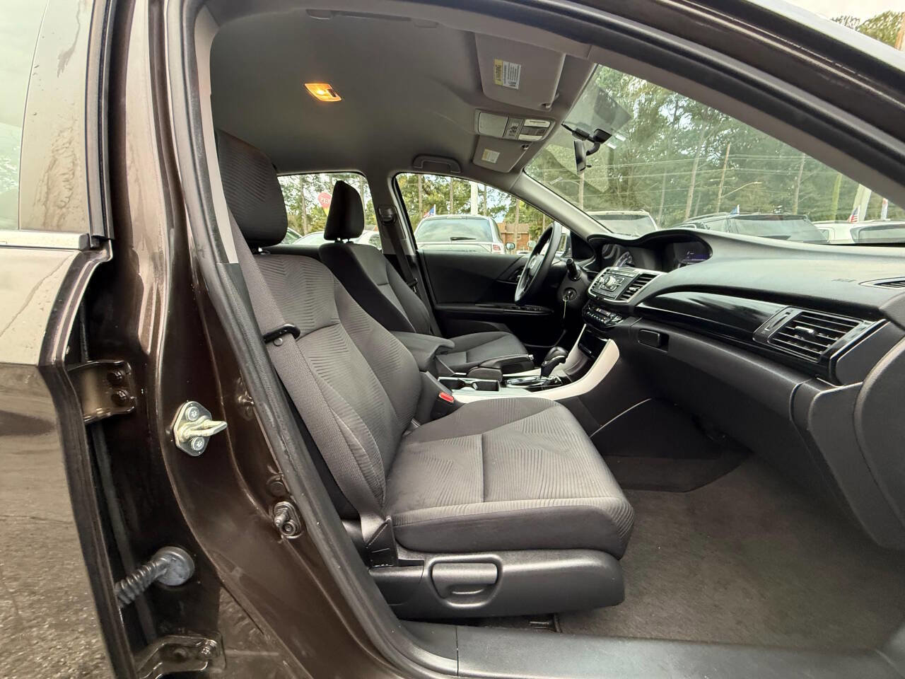 Used 2017 Honda Accord LX image 9