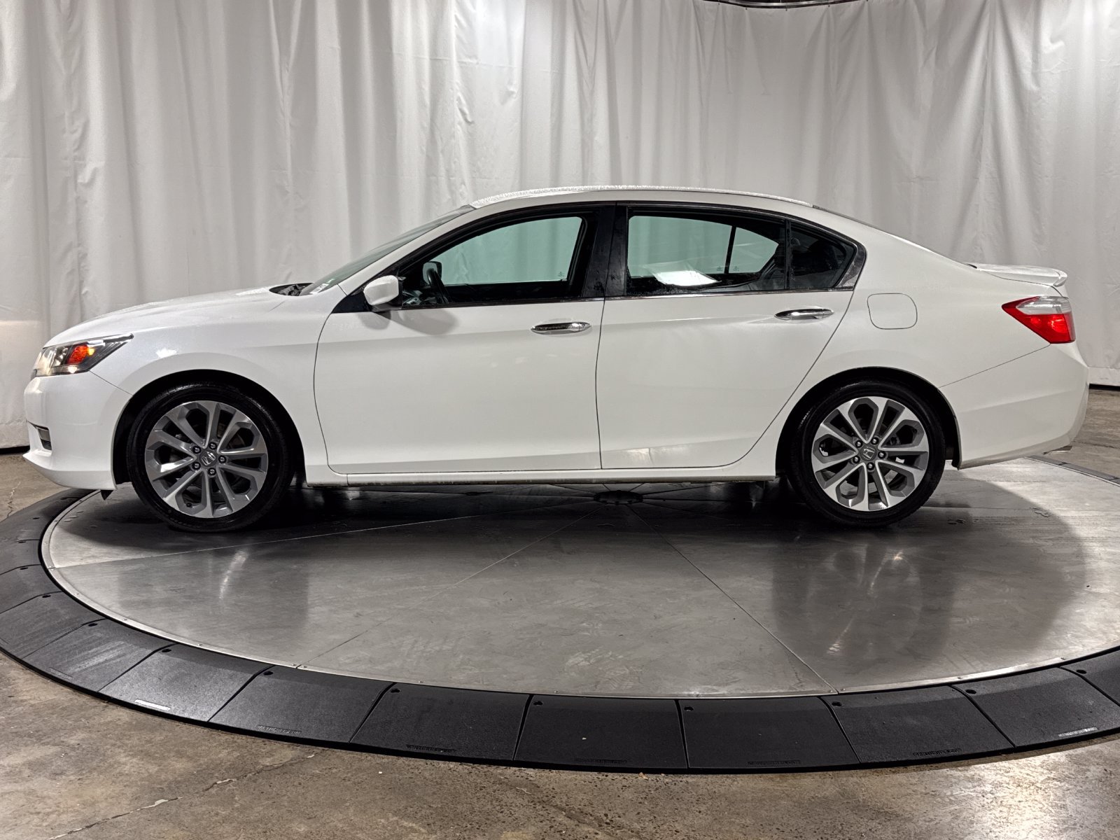 Used 2015 Honda Accord Sport image 8