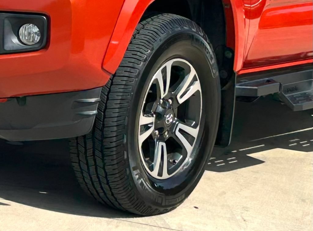 Used 2016 Toyota Tacoma TRD Sport w/ Towing Package AWD/4WD image 9