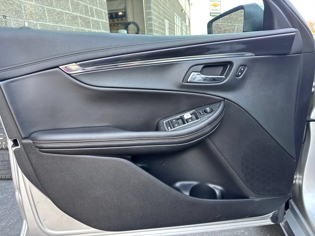 Used 2017 Chevrolet Impala Premier FWD image 12