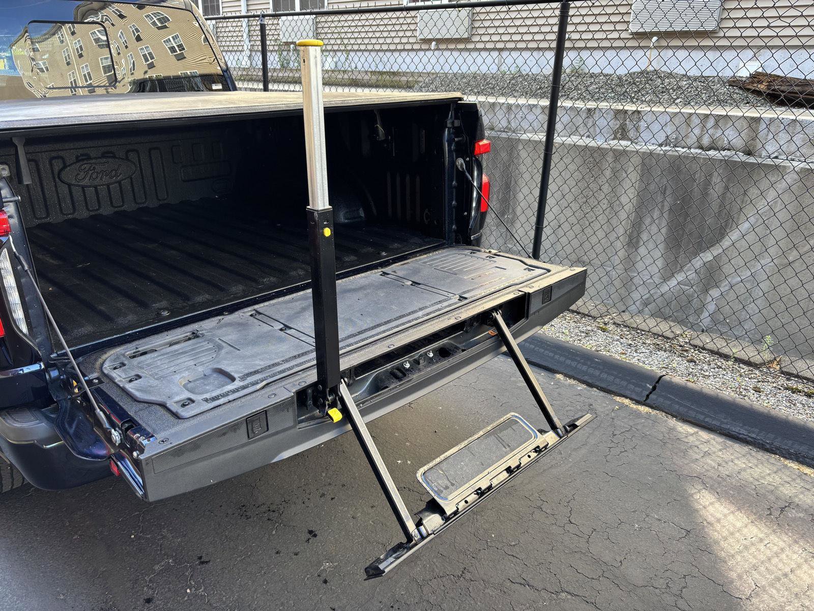 Used 2023 Ford F150 Lightning Lariat AWD/4WD image 27