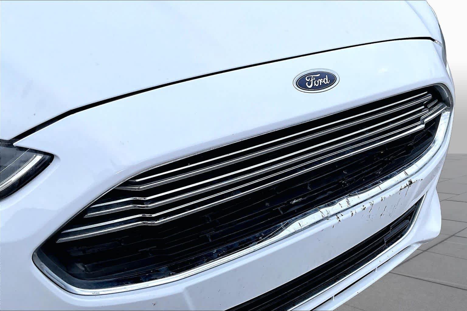 Used 2016 Ford Fusion Titanium FWD image 29